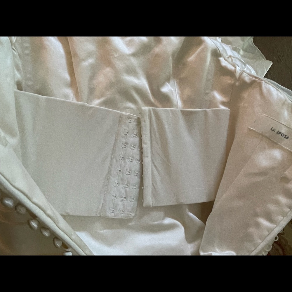 La Sposa Wedding gown. worn once and dry cleaned. Small size, 2 or 4